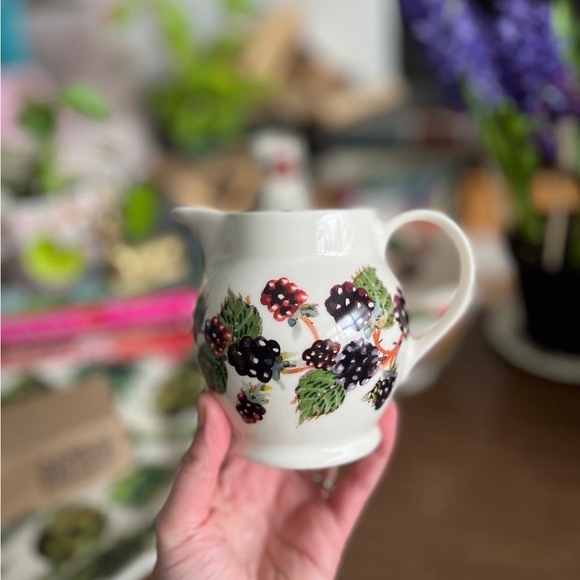 Emma Bridgewater Blackberries 1/2 Pint Jug - Picture 2 of 3